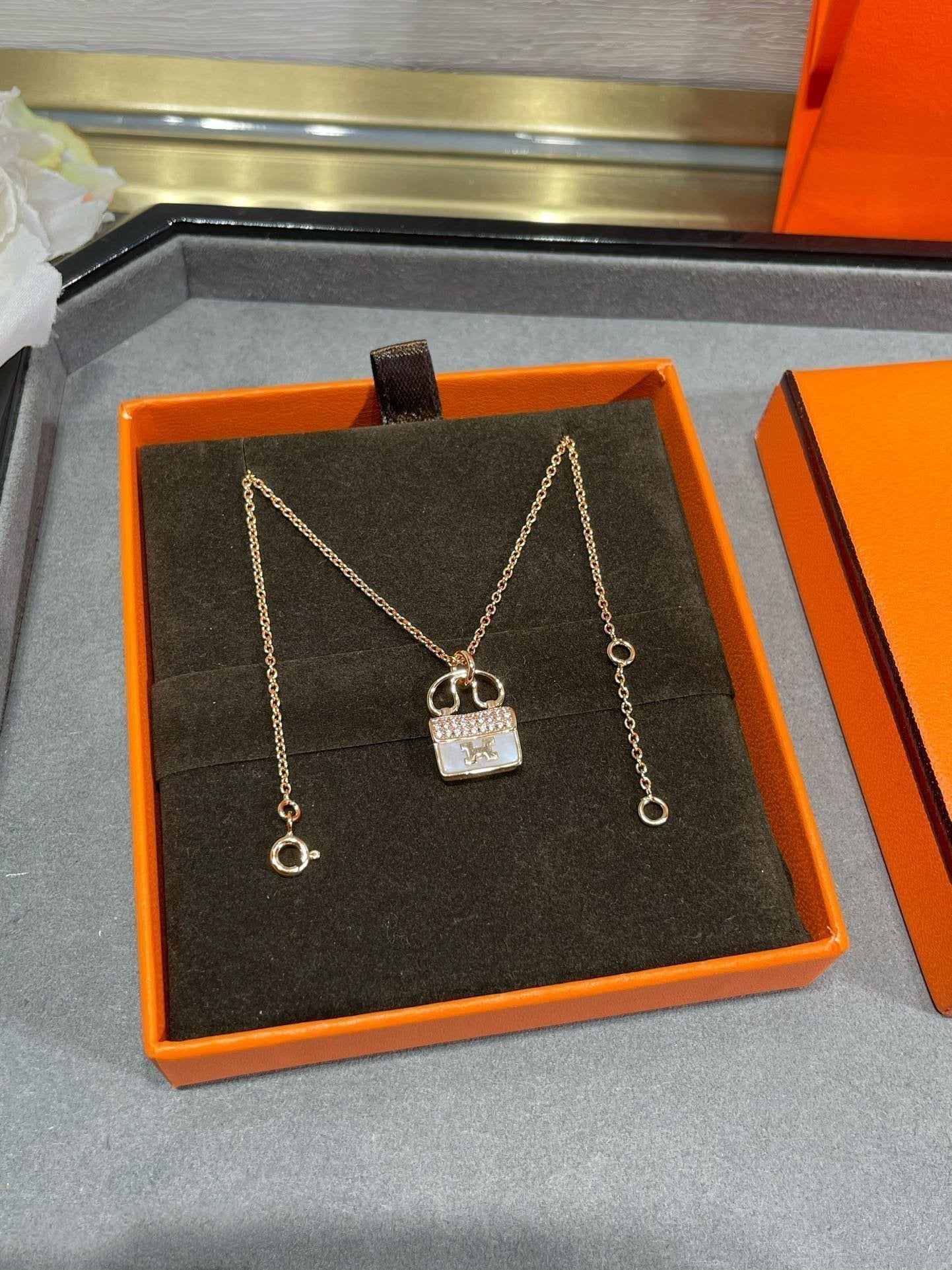 ??MIRA?¡¥H CIRCE MOISSANITE PENDANT NECKLACE GOLD