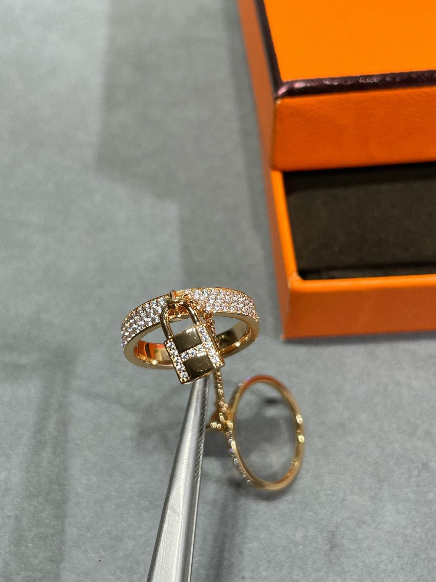 ??MIRA?¡¥HM KELLY CLOCHETTE DOUBLE RING IN  WITH DIAMONDS