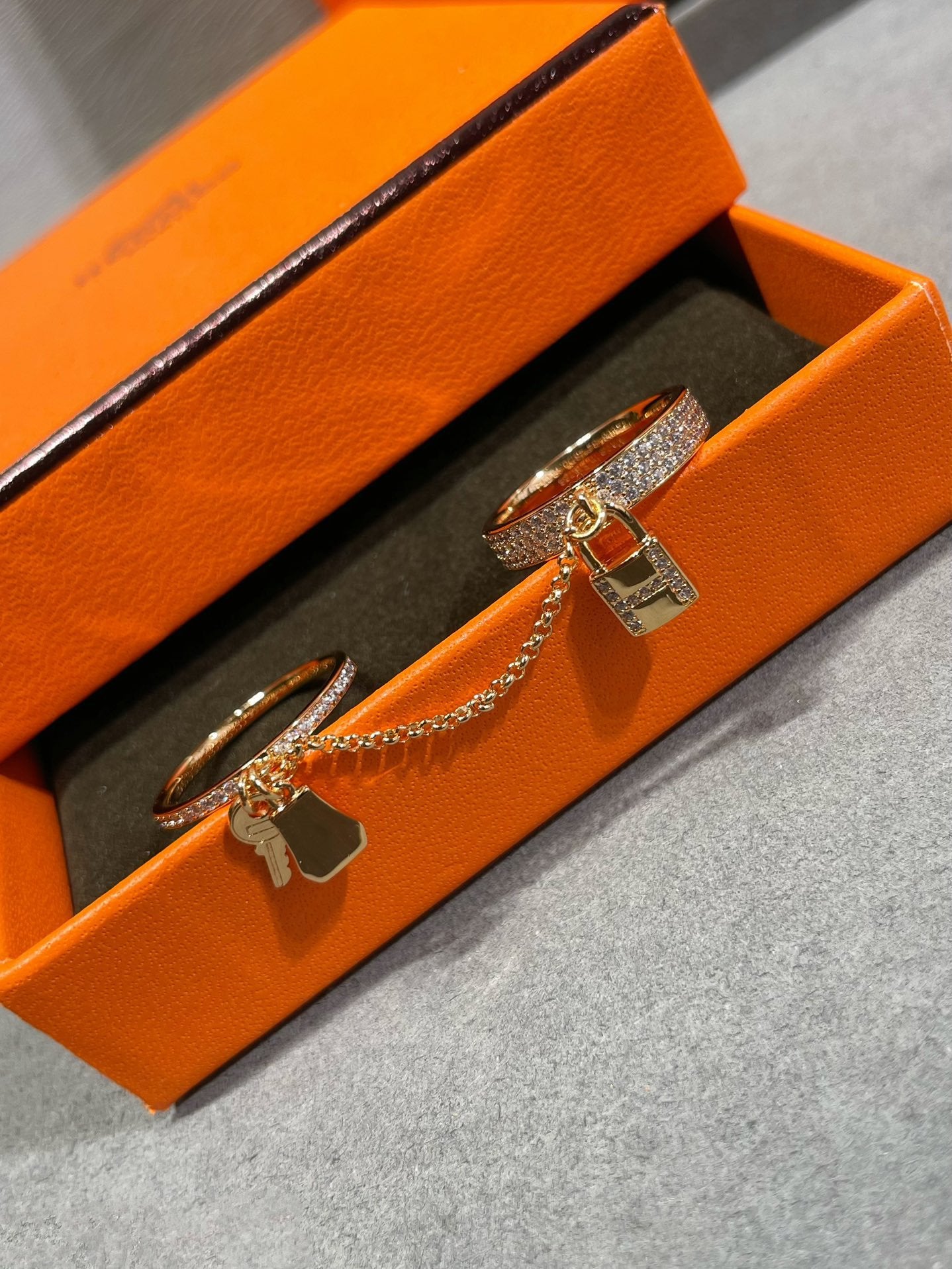 ??MIRA?¡¥HM KELLY CLOCHETTE DOUBLE RING IN  WITH DIAMONDS
