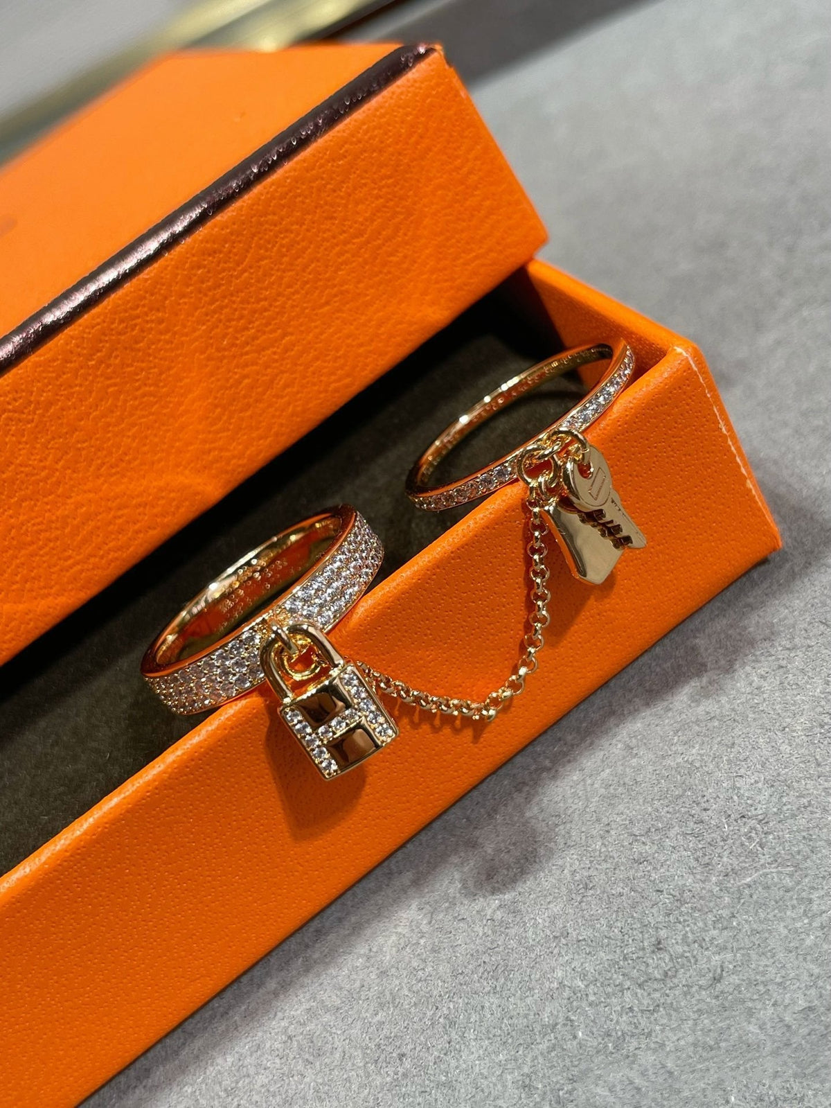 ??MIRA?¡¥HM KELLY CLOCHETTE DOUBLE RING IN  WITH DIAMONDS