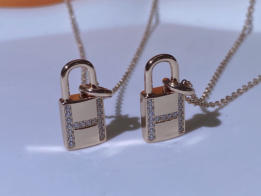 ??MIRA?¡¥HM ADVANCED NICHE LOCK HEAD NECKLACE DIAMONDS