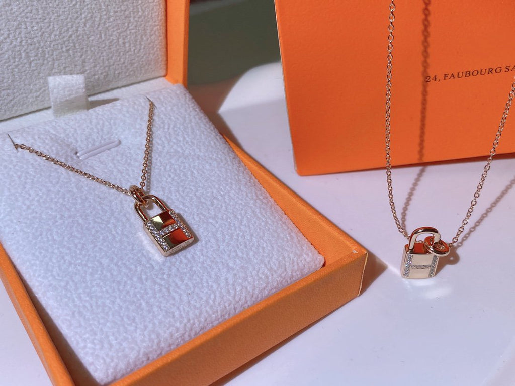 ??MIRA?¡¥HM ADVANCED NICHE LOCK HEAD NECKLACE DIAMONDS