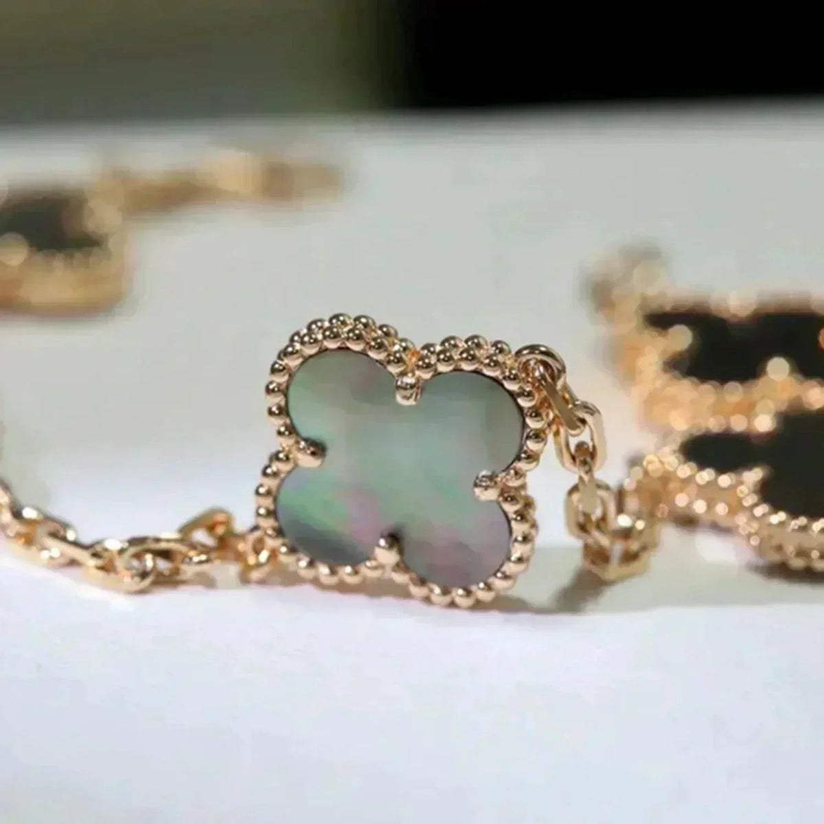 [MIRA]New CLOVER 5 MOTIF GRAY MOP BRACELET COLLECTION