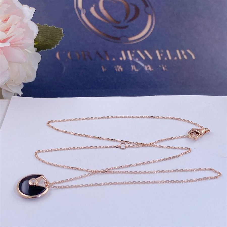 ??MIRA?¡¥AMULETTE ROSE GOLD ONYX NECKLACE