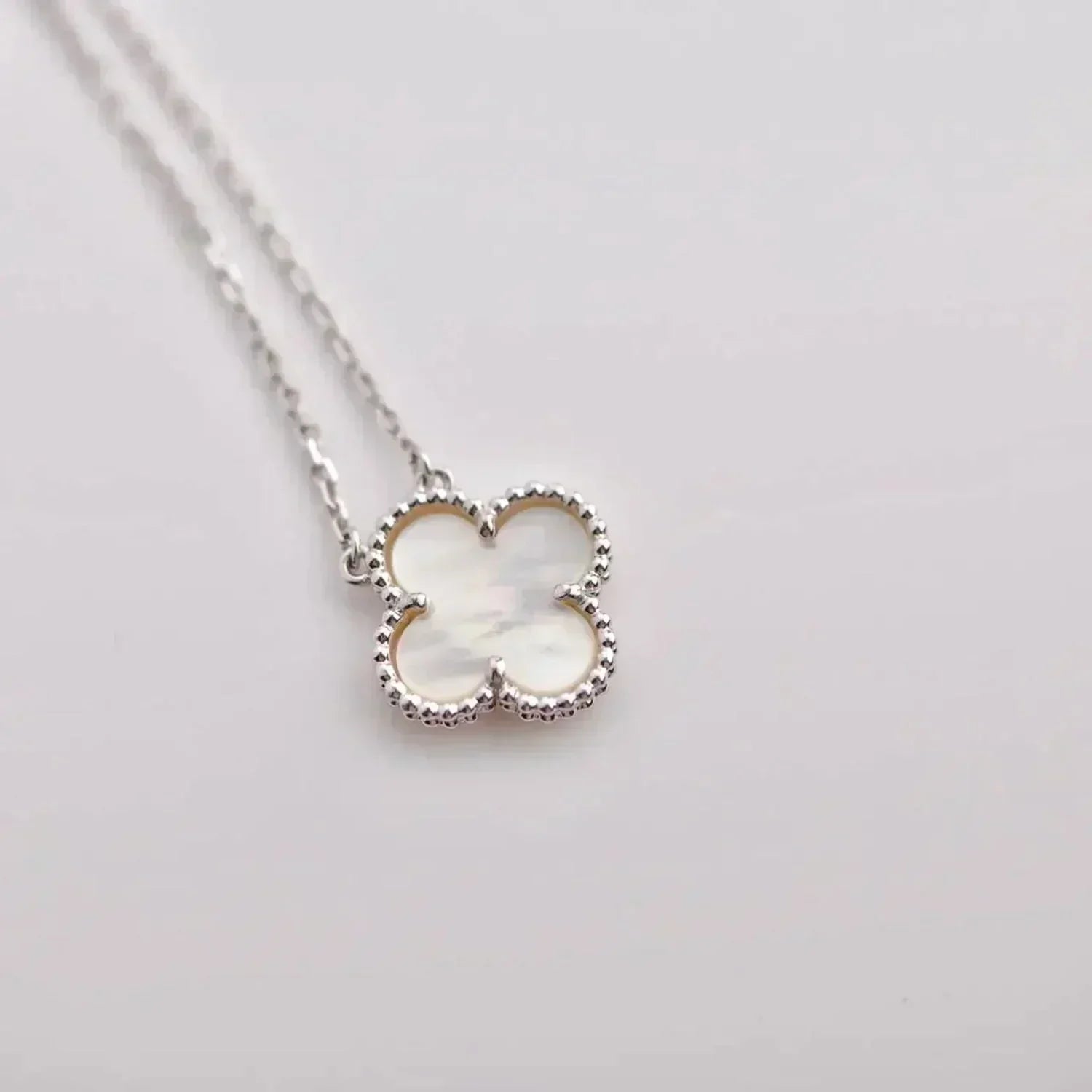 ??MIRA?¡¥CLOVER  15MM WHITE MOTHER-OF-PEARL SILVER