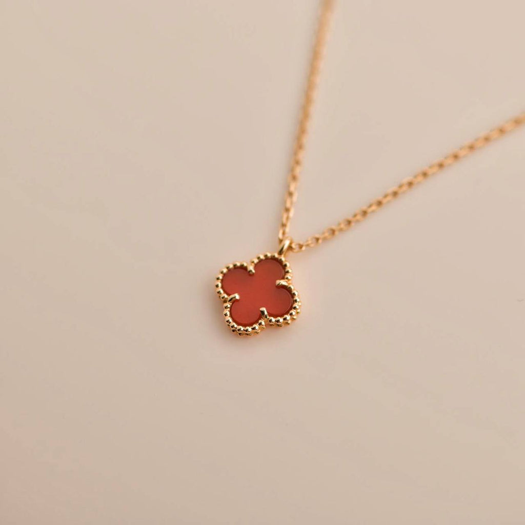 ??MIRA?¡¥CLOVER MINI 9.5MM WHITE CARNELIANS NECKLACE
