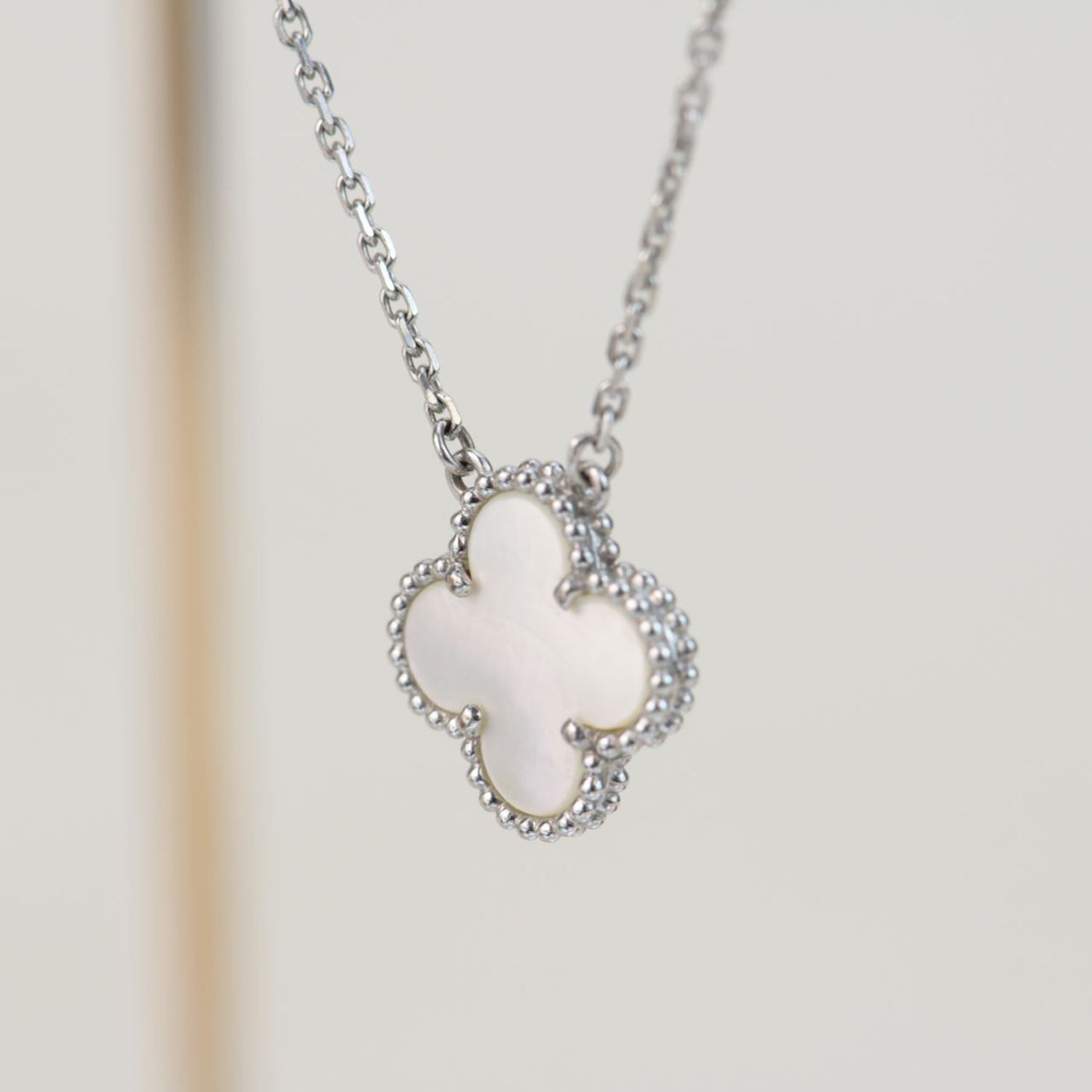 ??MIRA?¡¥CLOVER  15MM WHITE MOTHER-OF-PEARL SILVER
