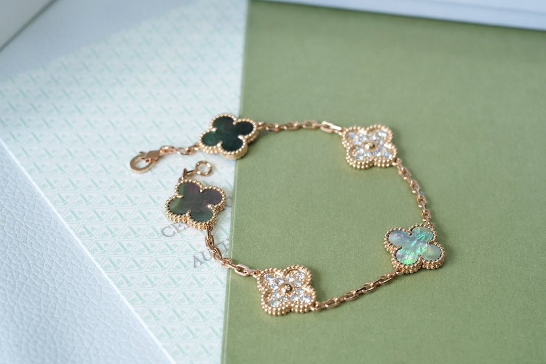 [MIRA]New CLOVER 5 MOTIF GRAY MOP BRACELET COLLECTION