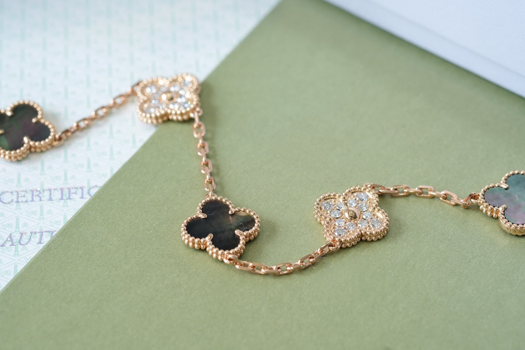 [MIRA]New CLOVER 5 MOTIF GRAY MOP BRACELET COLLECTION