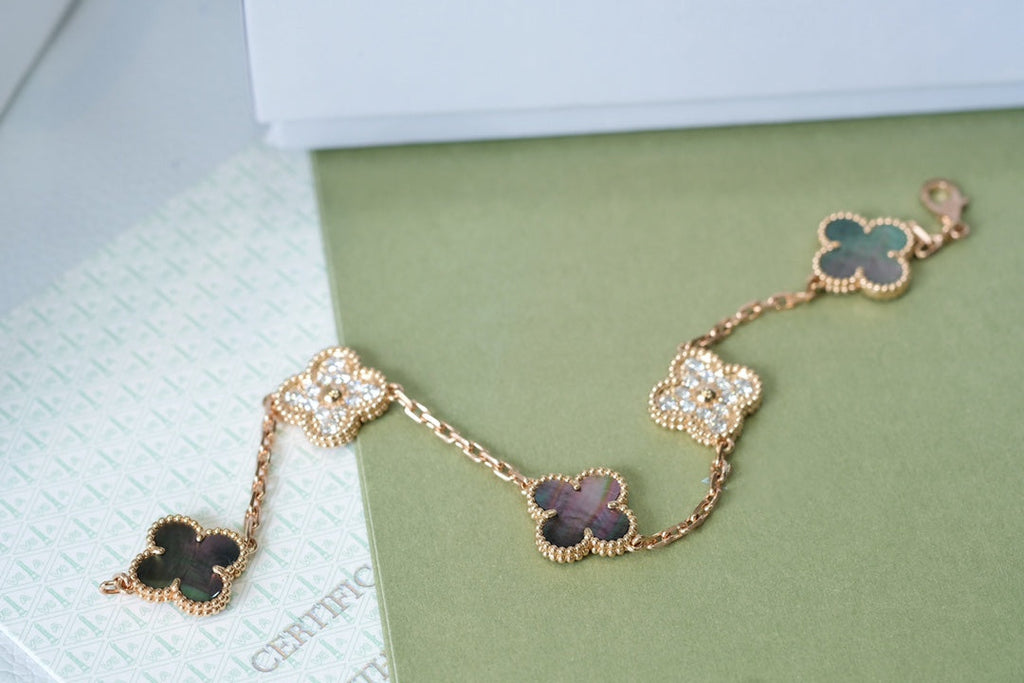 [MIRA]New CLOVER 5 MOTIF GRAY MOP BRACELET COLLECTION