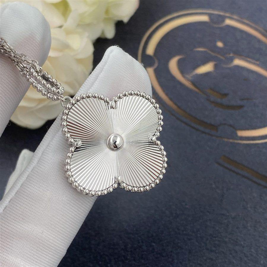 ??MIRA?¡¥CLOVER 25MM SILVER BIG CLOVER NECKLACE