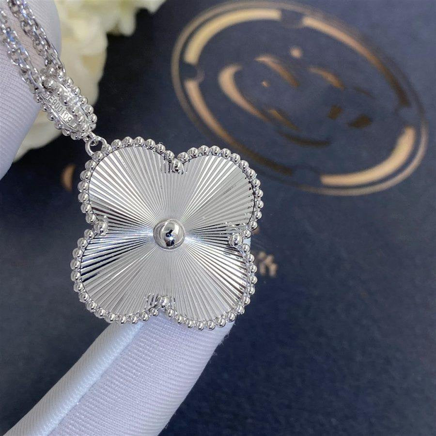??MIRA?¡¥CLOVER 25MM SILVER BIG CLOVER NECKLACE