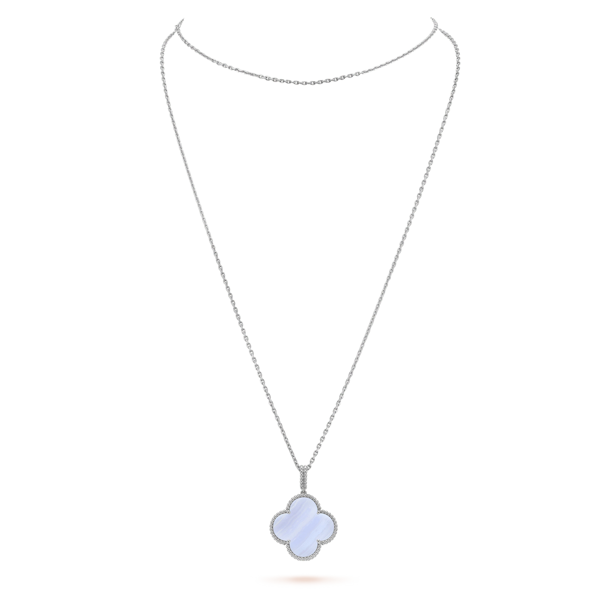 ??MIRA?¡¥CLOVER SILVER CHALCEDONY BIG CLOVER NECKLACE