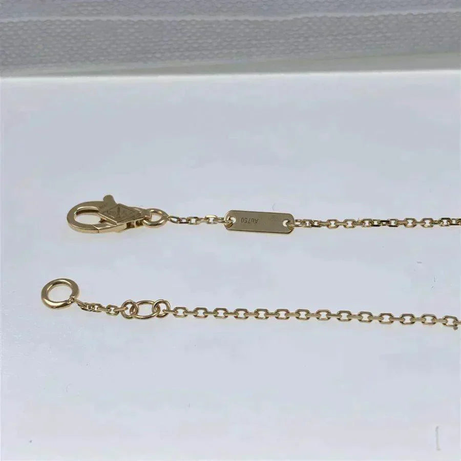 ??MIRA?¡¥CLOVER  CARNELIAN SINGLE FLOWER BRACELET