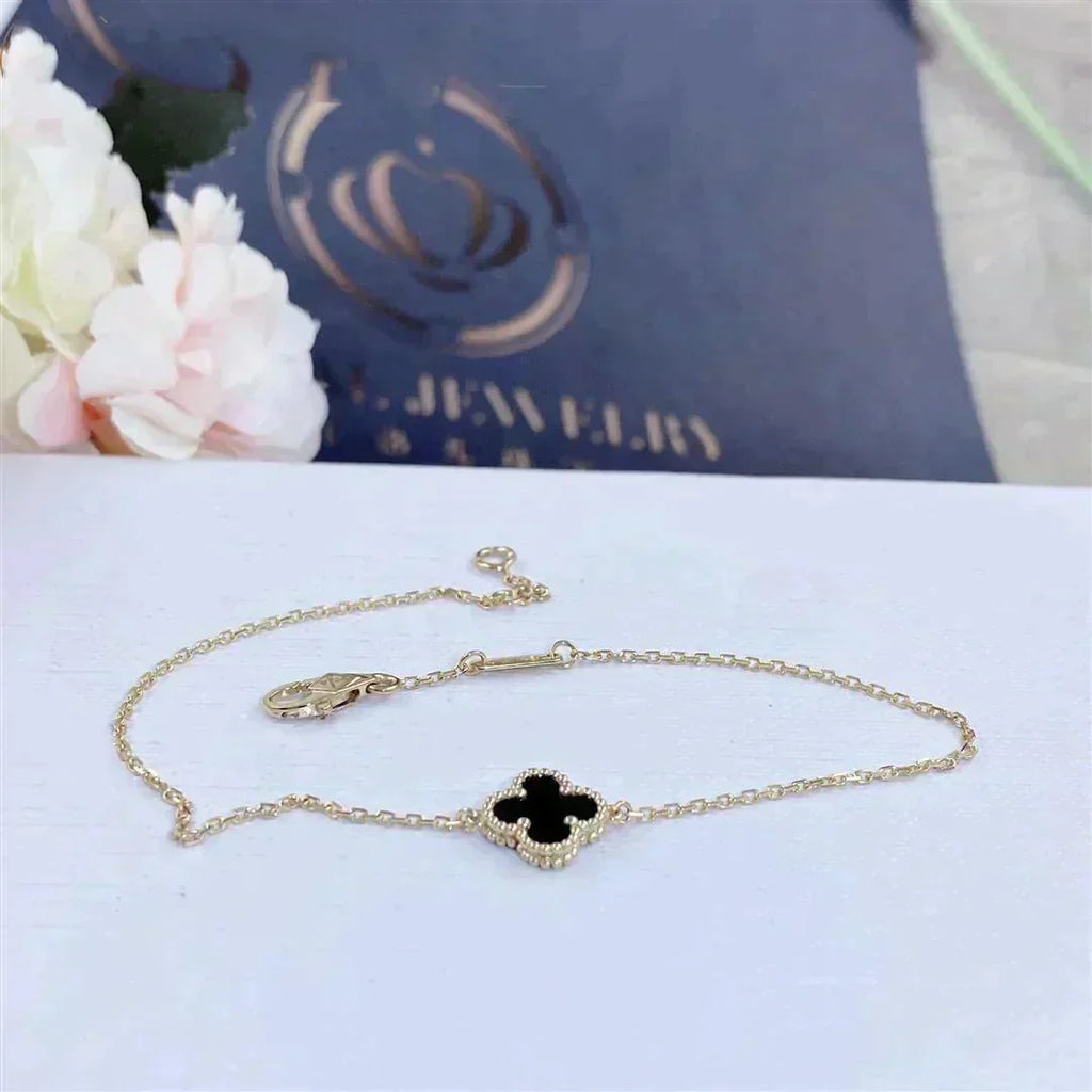 ??MIRA?¡¥CLOVER ONYX SINGLE FLOWER BRACELET