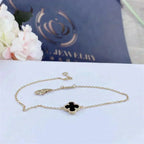 ??MIRA?¡¥CLOVER ONYX SINGLE FLOWER BRACELET
