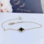 ??MIRA?¡¥CLOVER ONYX SINGLE FLOWER BRACELET