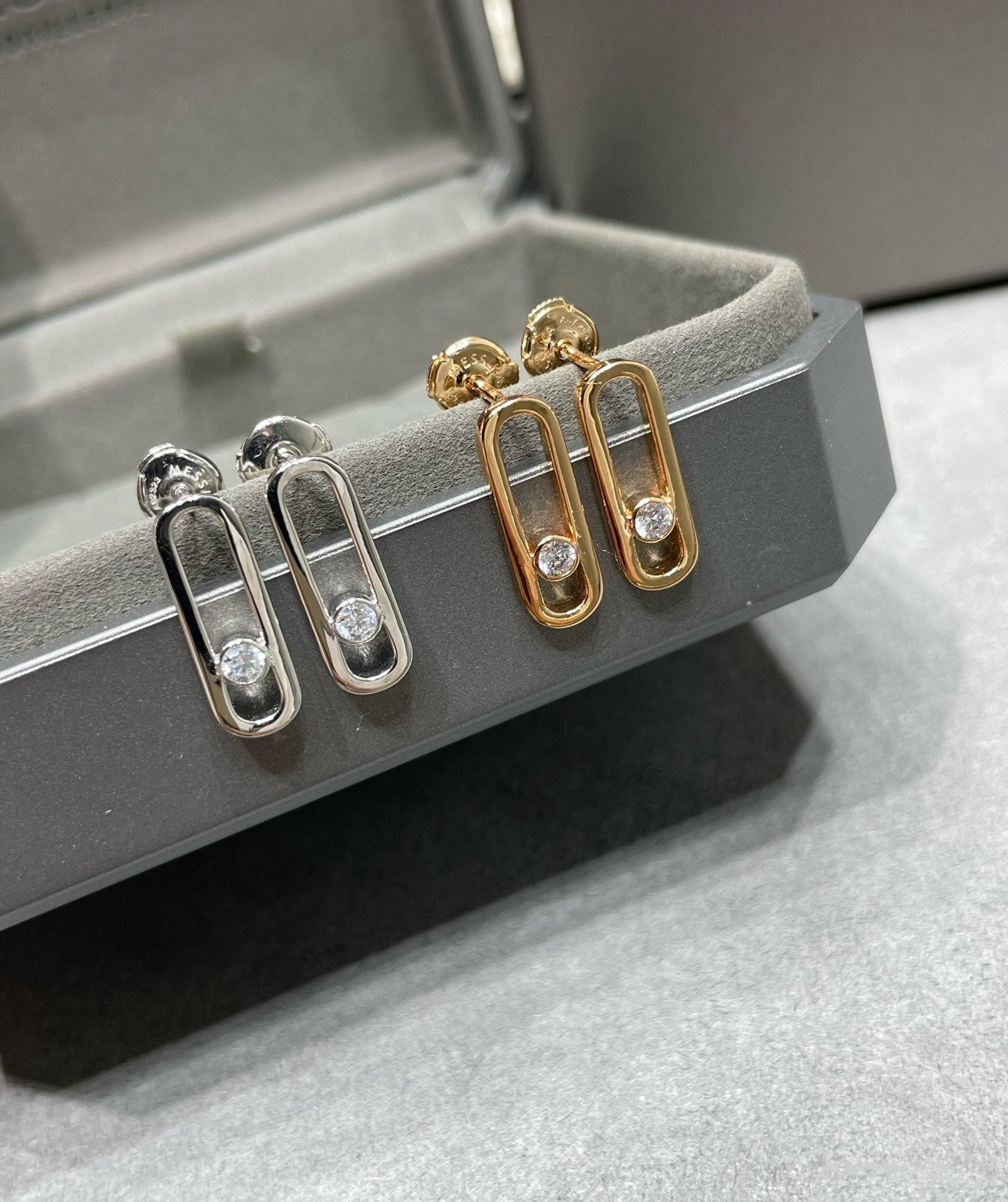 [MIRA] MOVE UNO SMALL 1 DIAMOND EARRINGS
