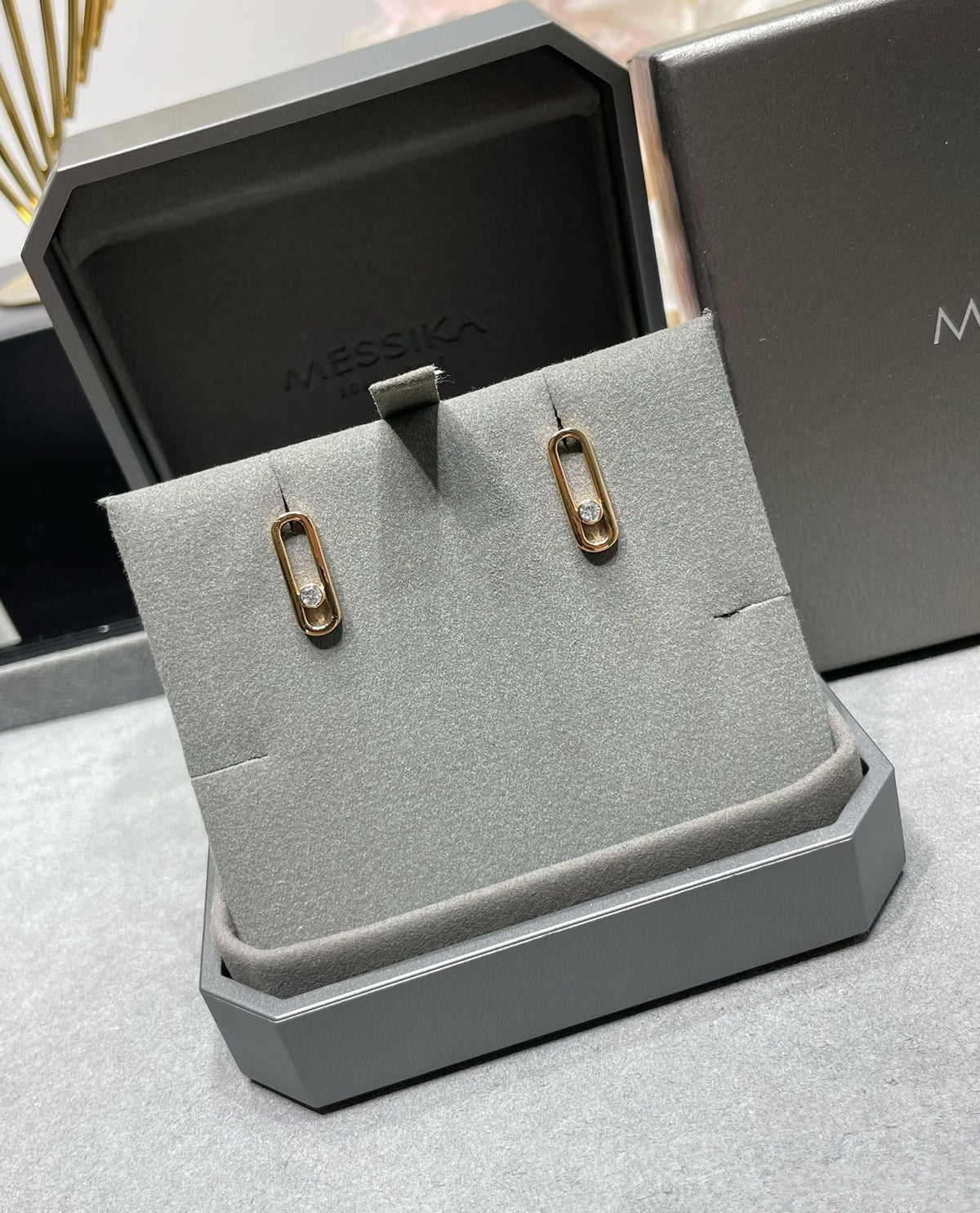 [MIRA] MOVE UNO SMALL 1 DIAMOND EARRINGS
