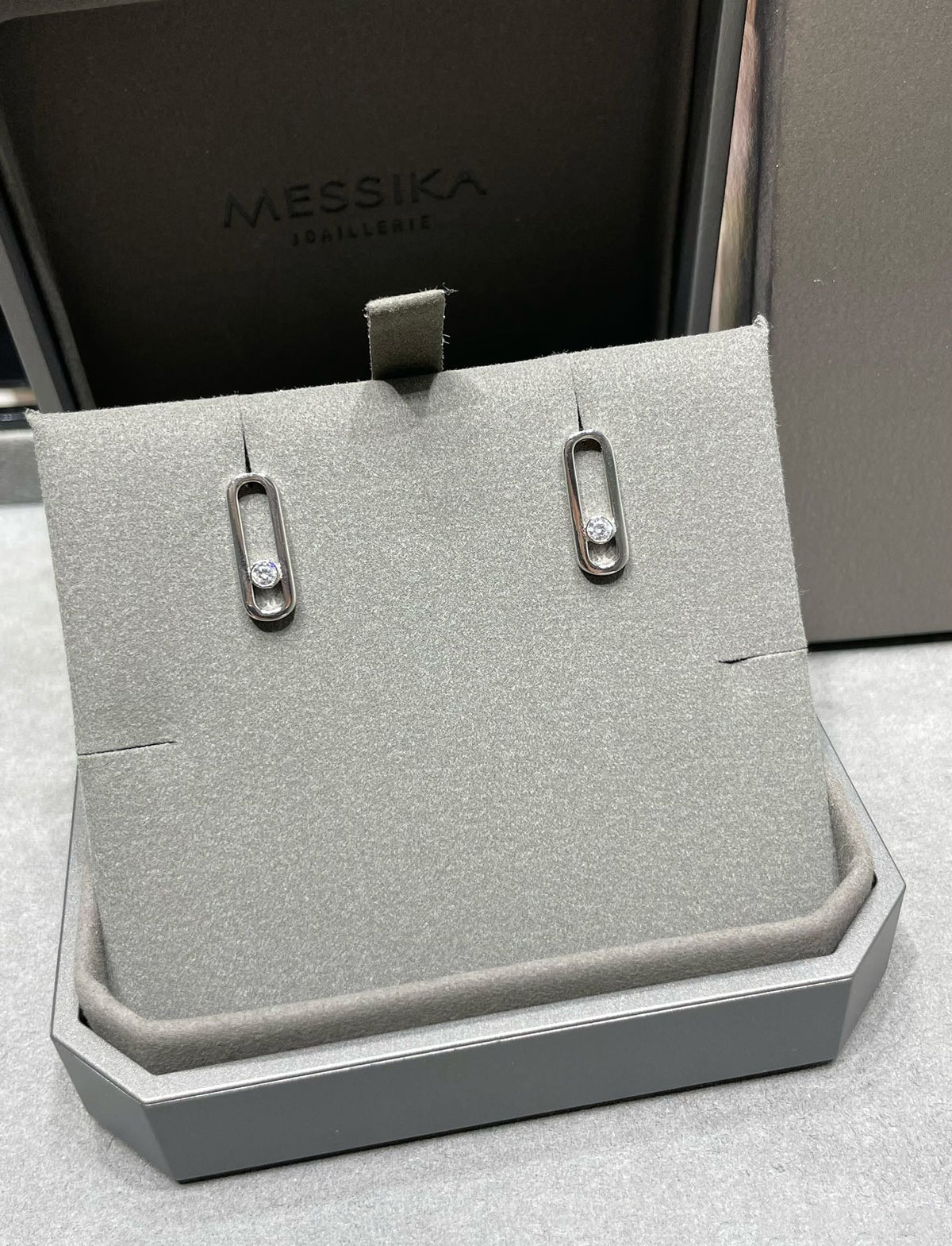 [MIRA] MOVE UNO SMALL 1 DIAMOND EARRINGS