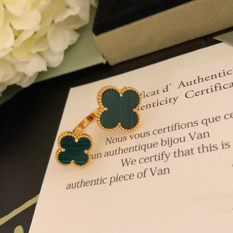 ??MIRA?¡¥CLOVER BETWEEN THE FINGER RING