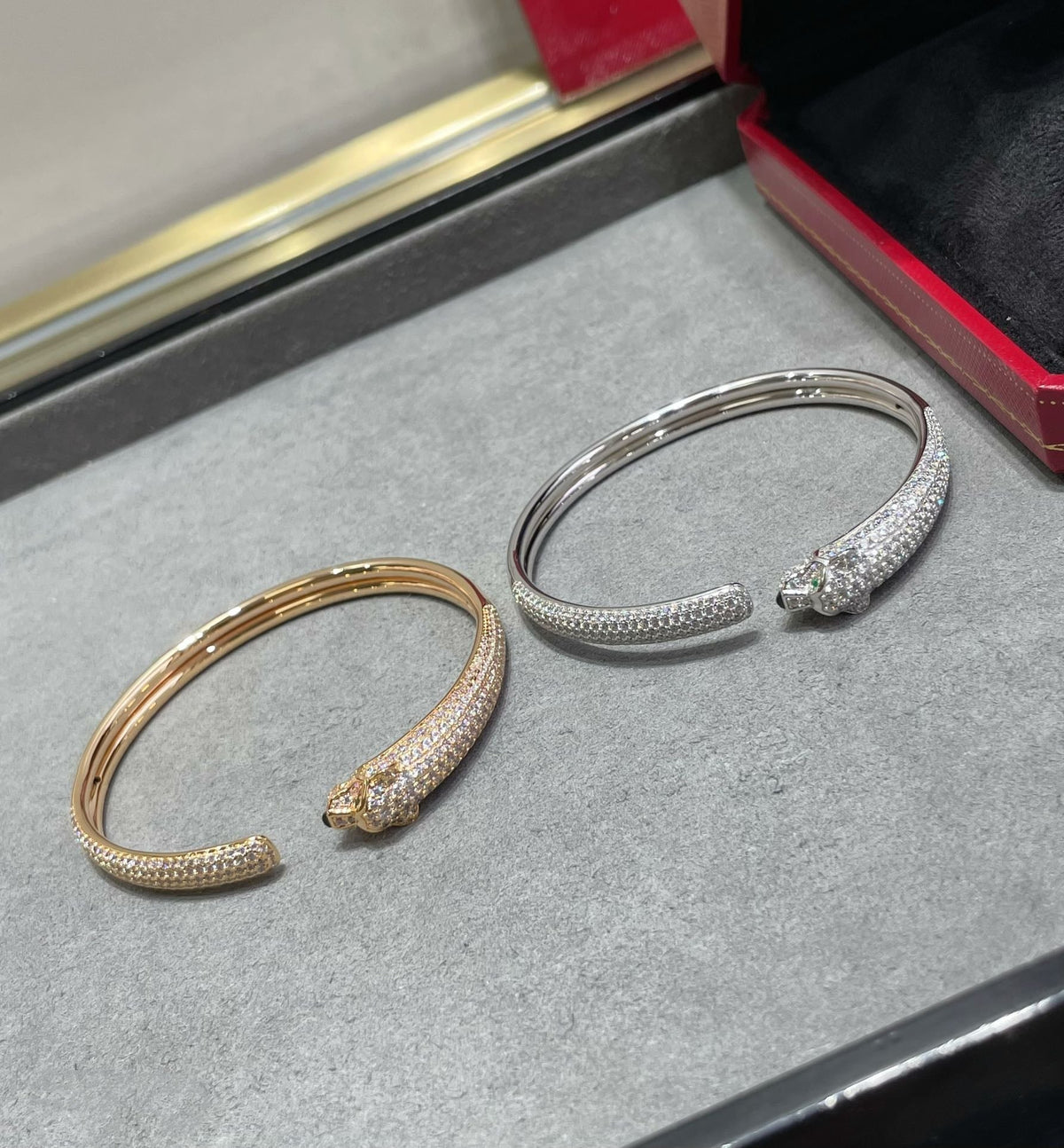 ??MIRA?¡¥PANTHERE FULL DIAMOND OPEN BRACELET