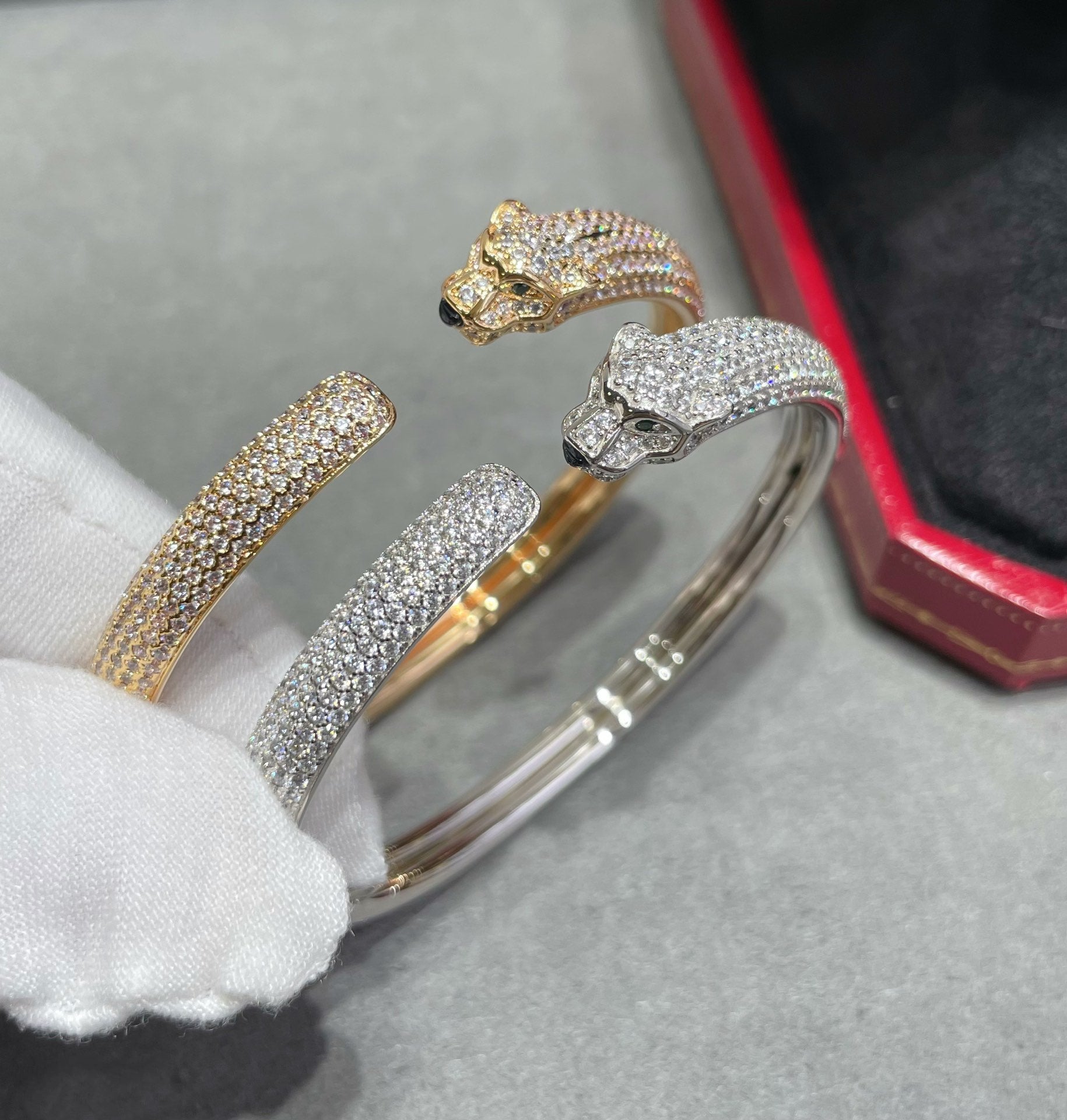 ??MIRA?¡¥PANTHERE FULL DIAMOND OPEN BRACELET