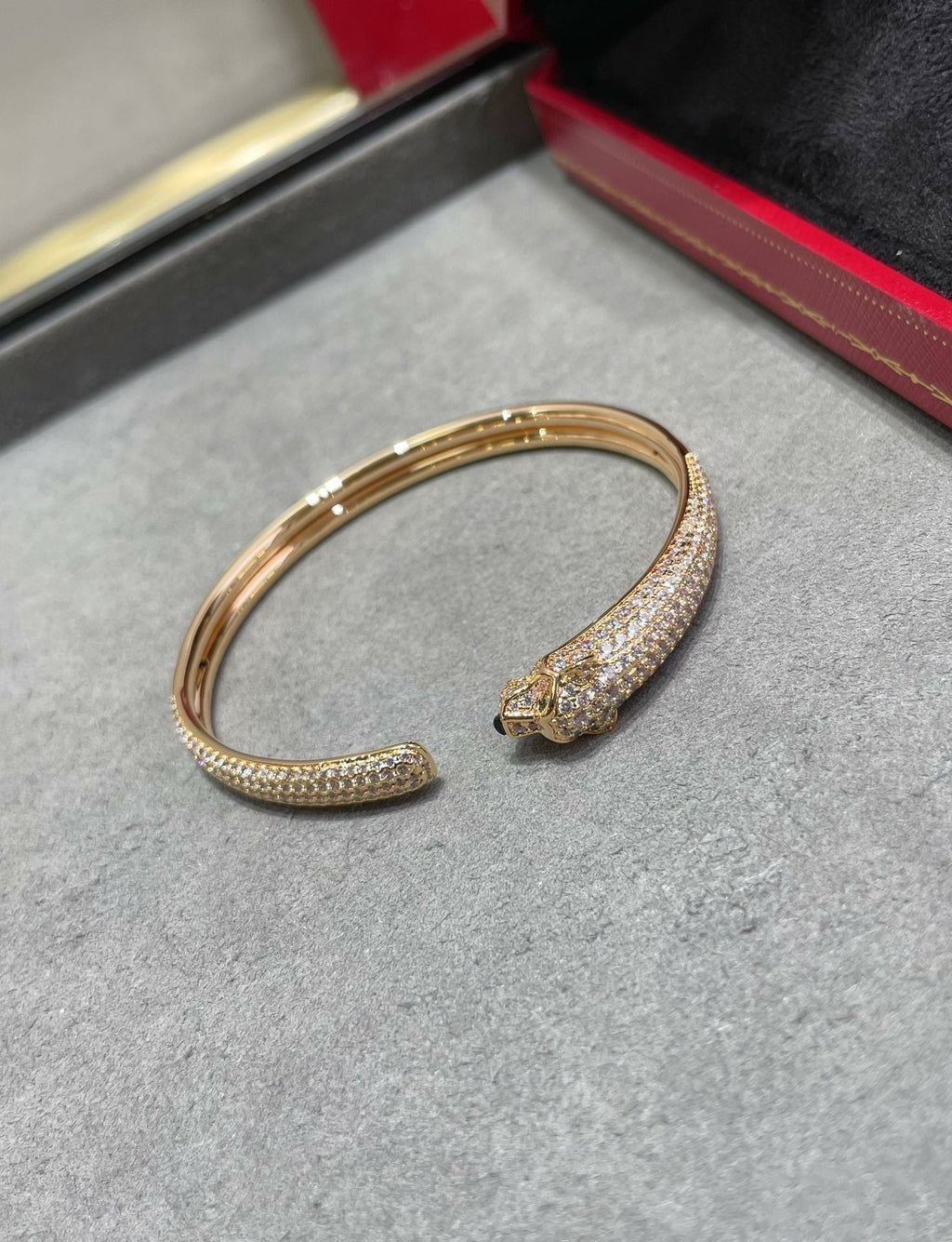 ??MIRA?¡¥PANTHERE FULL DIAMOND OPEN BRACELET