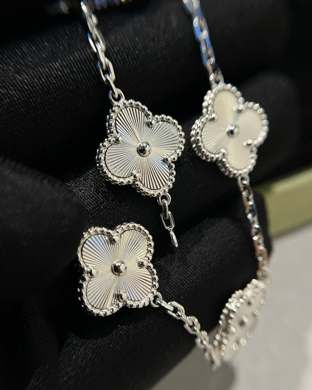 [MIRA]New  CLOVER 5 MOTIF LASER BRACELET COLLECTION