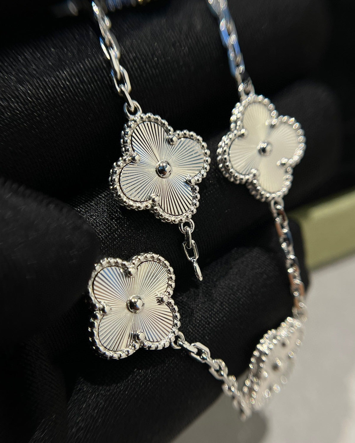 [MIRA]New  CLOVER 5 MOTIF LASER BRACELET COLLECTION
