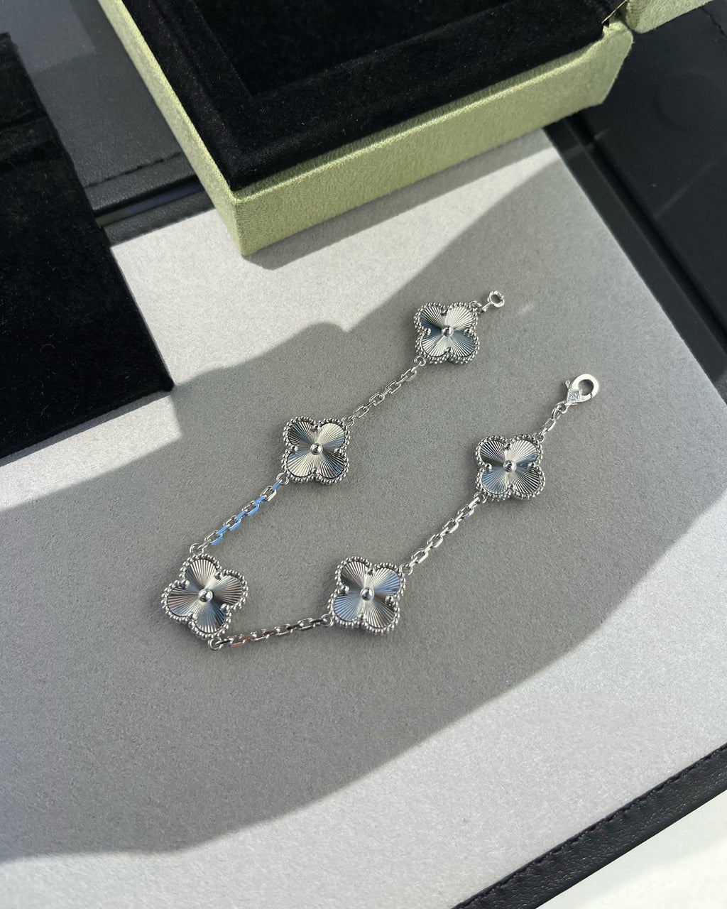 [MIRA]New  CLOVER 5 MOTIF LASER BRACELET COLLECTION